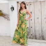 Vestido largo bohemio de tirantes para mujer — Cuello en V — Estampado playero de verano — Verde – Image 2